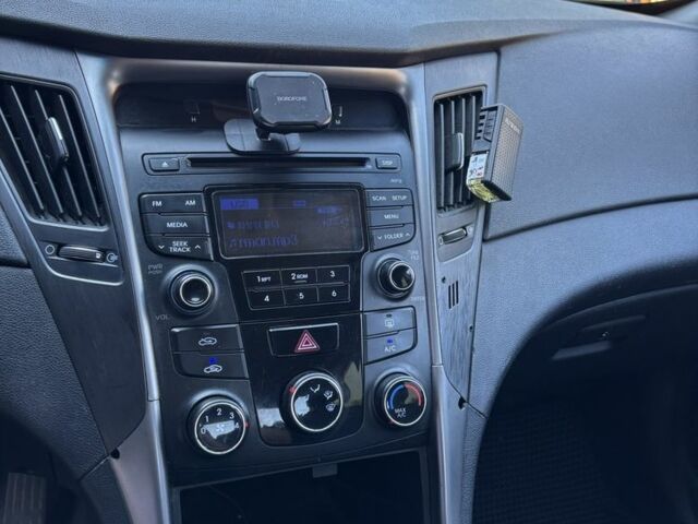 Серый Хендай Соната, объемом двигателя 2 л и пробегом 200 тыс. км за 6999 $, фото 10 на Automoto.ua