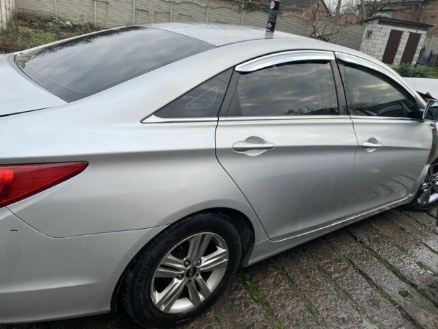 Сірий Хендай Соната, об'ємом двигуна 2 л та пробігом 236 тис. км за 2800 $, фото 1 на Automoto.ua