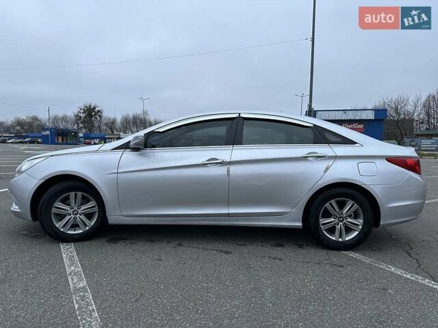 Серый Хендай Соната, объемом двигателя 2 л и пробегом 362 тыс. км за 6800 $, фото 3 на Automoto.ua