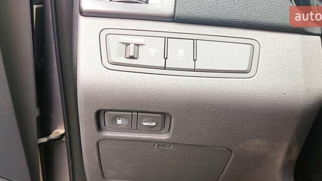 Серый Хендай Соната, объемом двигателя 2.36 л и пробегом 360 тыс. км за 9100 $, фото 6 на Automoto.ua