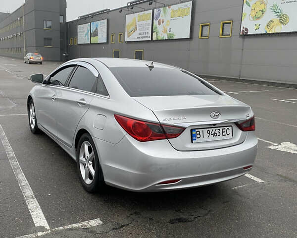 Серый Хендай Соната, объемом двигателя 2 л и пробегом 373 тыс. км за 7300 $, фото 7 на Automoto.ua