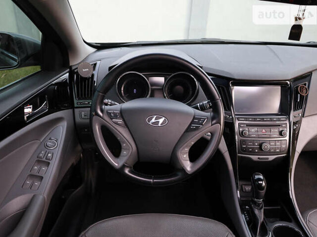 Серый Хендай Соната, объемом двигателя 2.36 л и пробегом 165 тыс. км за 9000 $, фото 18 на Automoto.ua