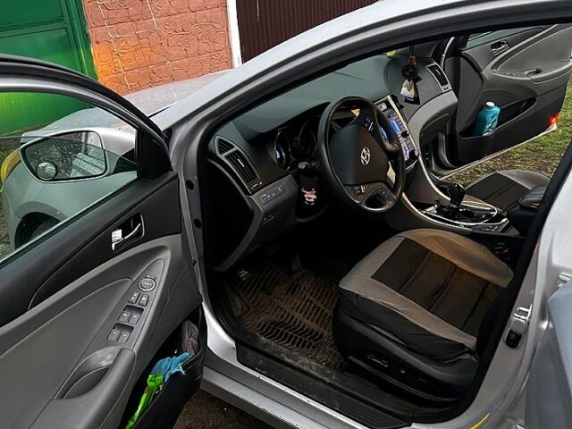 Сірий Хендай Соната, об'ємом двигуна 2.4 л та пробігом 170 тис. км за 8200 $, фото 7 на Automoto.ua