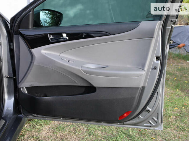 Серый Хендай Соната, объемом двигателя 2.36 л и пробегом 165 тыс. км за 9000 $, фото 12 на Automoto.ua