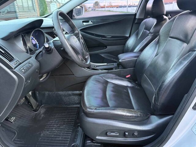 Сірий Хендай Соната, об'ємом двигуна 2 л та пробігом 216 тис. км за 8200 $, фото 10 на Automoto.ua