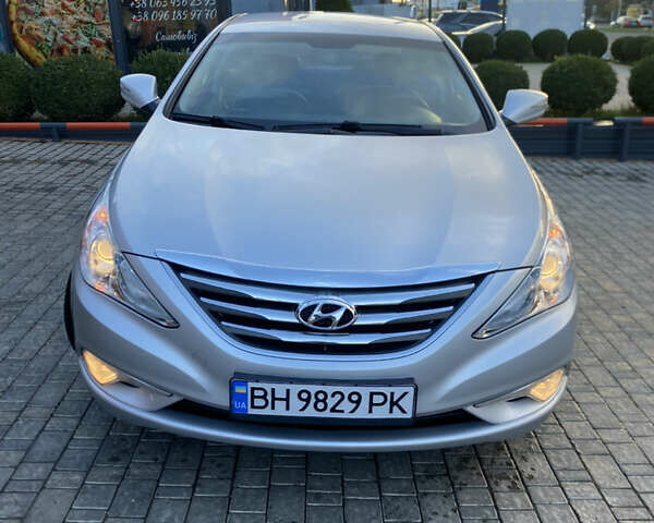 Серый Хендай Соната, объемом двигателя 2 л и пробегом 323 тыс. км за 7700 $, фото 1 на Automoto.ua