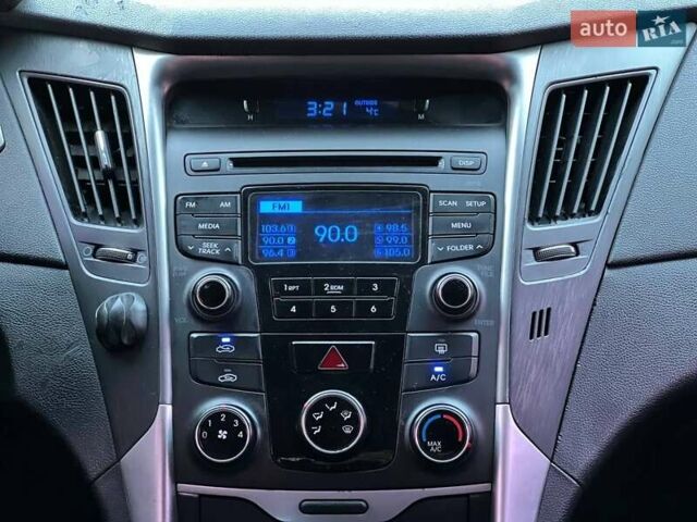 Серый Хендай Соната, объемом двигателя 2 л и пробегом 185 тыс. км за 8100 $, фото 19 на Automoto.ua