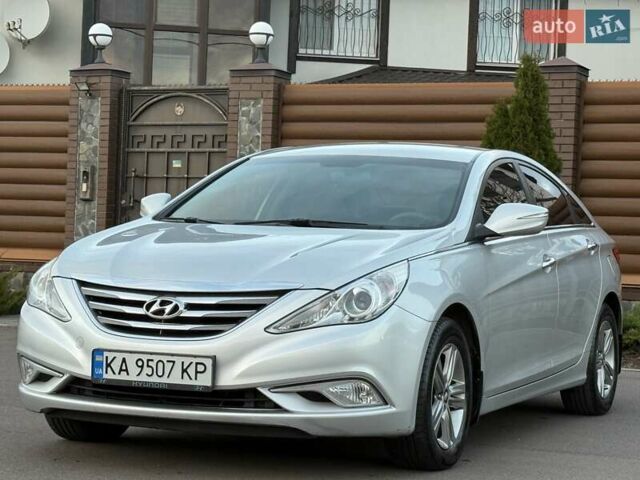 Серый Хендай Соната, объемом двигателя 2 л и пробегом 216 тыс. км за 8200 $, фото 2 на Automoto.ua