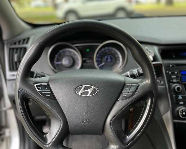 Сірий Хендай Соната, об'ємом двигуна 2 л та пробігом 270 тис. км за 7000 $, фото 14 на Automoto.ua