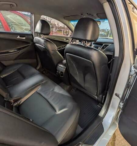 Сірий Хендай Соната, об'ємом двигуна 2 л та пробігом 605 тис. км за 7000 $, фото 8 на Automoto.ua