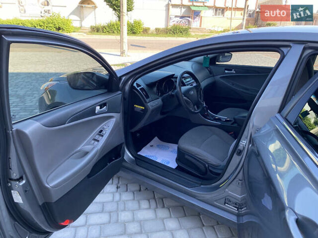 Серый Хендай Соната, объемом двигателя 2.36 л и пробегом 200 тыс. км за 9300 $, фото 28 на Automoto.ua