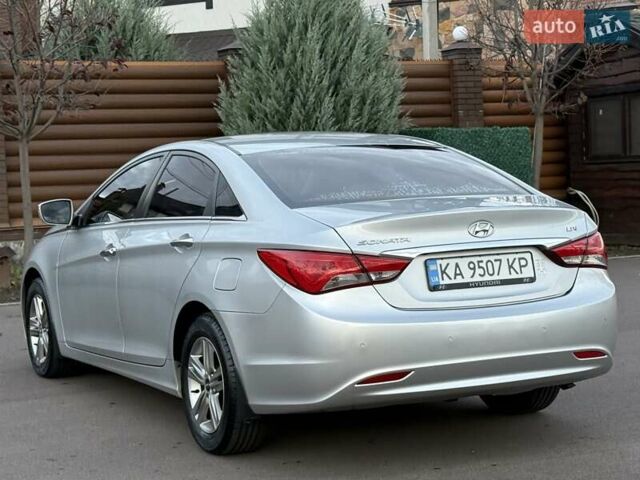 Серый Хендай Соната, объемом двигателя 2 л и пробегом 216 тыс. км за 8200 $, фото 23 на Automoto.ua