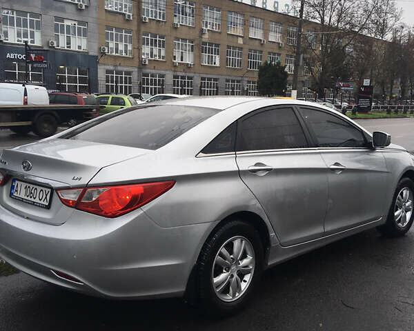 Серый Хендай Соната, объемом двигателя 2 л и пробегом 150 тыс. км за 6300 $, фото 5 на Automoto.ua