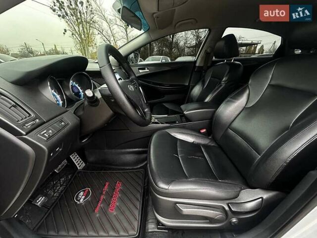 Серый Хендай Соната, объемом двигателя 2 л и пробегом 207 тыс. км за 8500 $, фото 11 на Automoto.ua