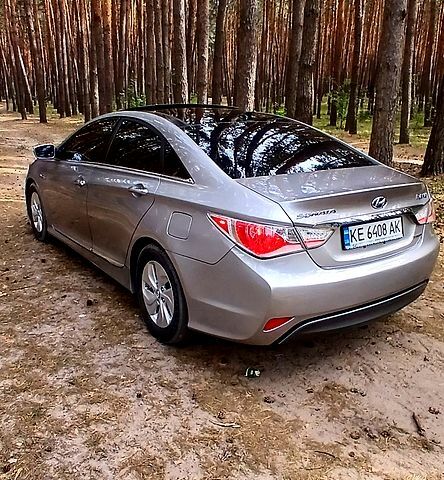 Серый Хендай Соната, объемом двигателя 2.4 л и пробегом 182 тыс. км за 9200 $, фото 3 на Automoto.ua