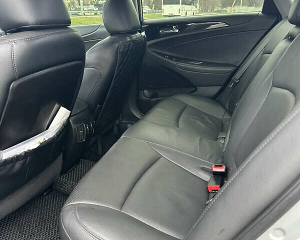 Сірий Хендай Соната, об'ємом двигуна 2.4 л та пробігом 113 тис. км за 10300 $, фото 30 на Automoto.ua