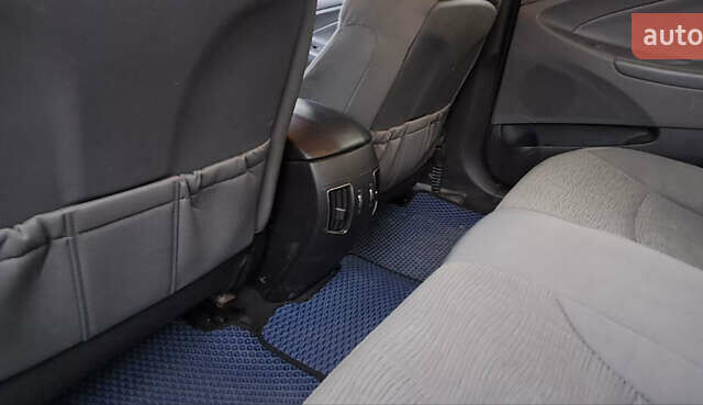 Серый Хендай Соната, объемом двигателя 2.36 л и пробегом 326 тыс. км за 7800 $, фото 11 на Automoto.ua