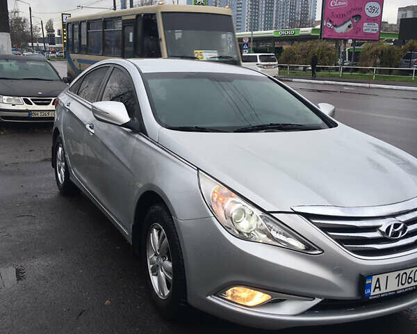 Серый Хендай Соната, объемом двигателя 2 л и пробегом 150 тыс. км за 6300 $, фото 4 на Automoto.ua