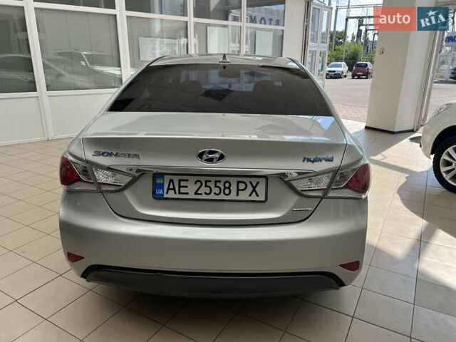 Серый Хендай Соната, объемом двигателя 2.36 л и пробегом 172 тыс. км за 8999 $, фото 4 на Automoto.ua