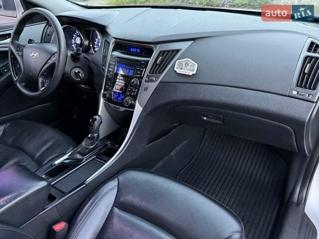 Серый Хендай Соната, объемом двигателя 2 л и пробегом 216 тыс. км за 8200 $, фото 56 на Automoto.ua