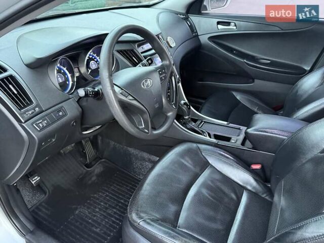 Серый Хендай Соната, объемом двигателя 2 л и пробегом 216 тыс. км за 8200 $, фото 41 на Automoto.ua