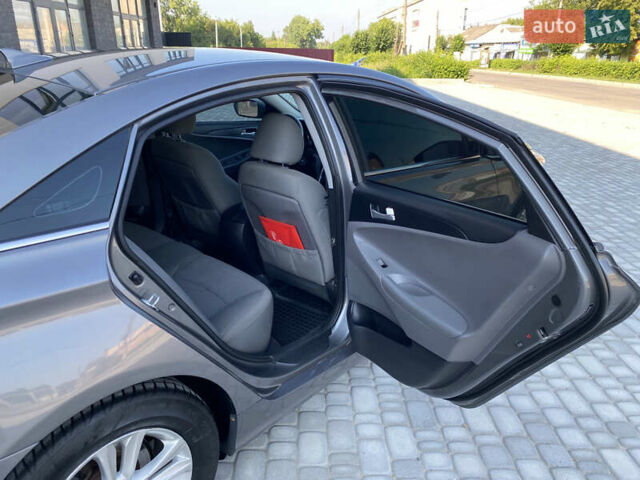 Серый Хендай Соната, объемом двигателя 2.36 л и пробегом 200 тыс. км за 9300 $, фото 40 на Automoto.ua