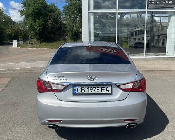 Серый Хендай Соната, объемом двигателя 2.4 л и пробегом 210 тыс. км за 7200 $, фото 4 на Automoto.ua