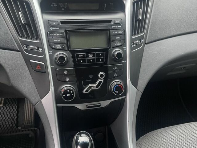 Серый Хендай Соната, объемом двигателя 2.4 л и пробегом 270 тыс. км за 7800 $, фото 10 на Automoto.ua