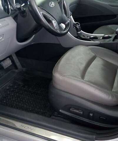 Сірий Хендай Соната, об'ємом двигуна 2.4 л та пробігом 150 тис. км за 11500 $, фото 20 на Automoto.ua