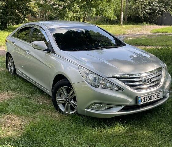 Серый Хендай Соната, объемом двигателя 2 л и пробегом 240 тыс. км за 7999 $, фото 1 на Automoto.ua