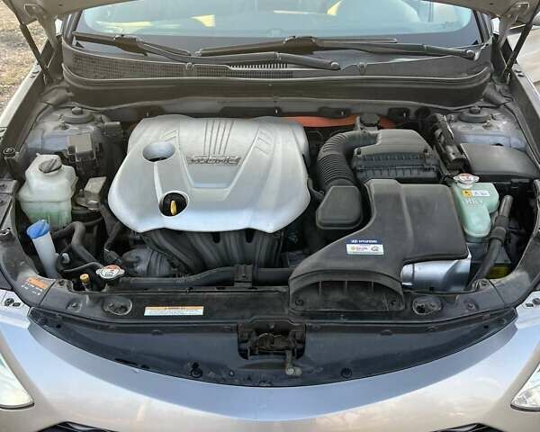 Серый Хендай Соната, объемом двигателя 2.36 л и пробегом 250 тыс. км за 9999 $, фото 16 на Automoto.ua