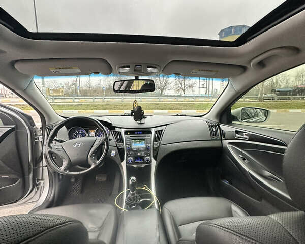 Сірий Хендай Соната, об'ємом двигуна 2.4 л та пробігом 113 тис. км за 10300 $, фото 31 на Automoto.ua