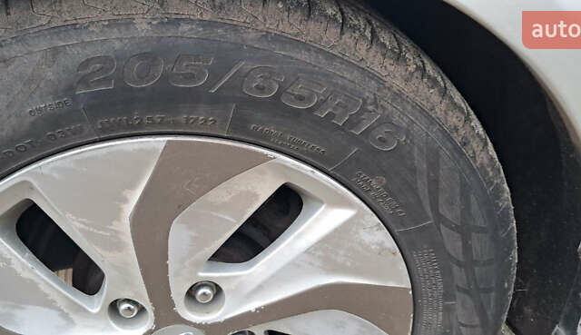 Серый Хендай Соната, объемом двигателя 2.36 л и пробегом 326 тыс. км за 7800 $, фото 12 на Automoto.ua