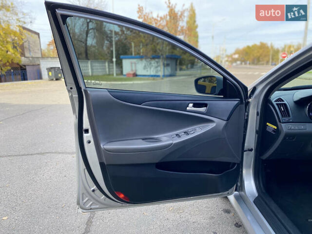 Хендай Соната 2013 у Миколаєві на Automoto.ua Сірий Хендай Соната, об'ємом двигуна 2.4 л та пробігом 151 тис. км за 8099 $, фото 15 на Automoto.ua