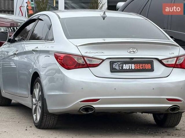 Серый Хендай Соната, объемом двигателя 2 л и пробегом 207 тыс. км за 8500 $, фото 6 на Automoto.ua