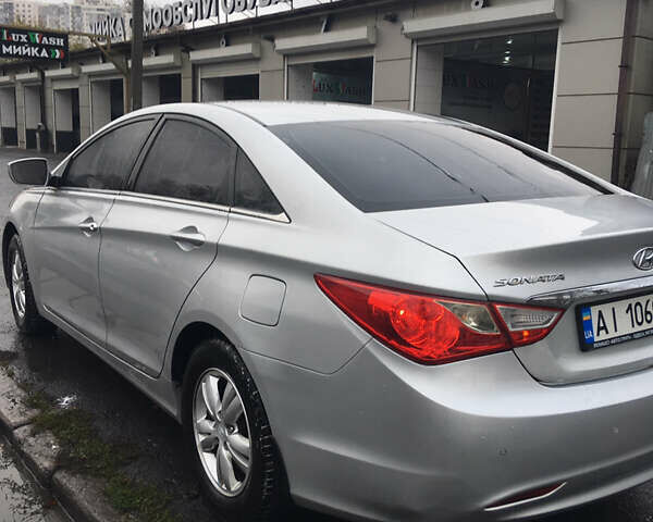 Серый Хендай Соната, объемом двигателя 2 л и пробегом 150 тыс. км за 6300 $, фото 1 на Automoto.ua
