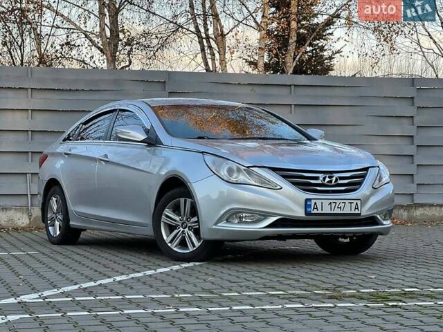 Серый Хендай Соната, объемом двигателя 2 л и пробегом 185 тыс. км за 8100 $, фото 2 на Automoto.ua