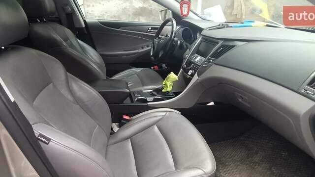 Серый Хендай Соната, объемом двигателя 2.36 л и пробегом 360 тыс. км за 9100 $, фото 11 на Automoto.ua
