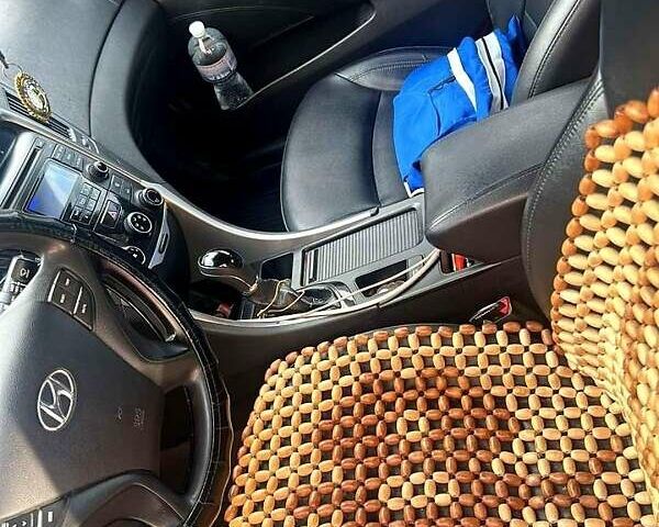 Хендай Соната 2013 в Киеве на Automoto.ua Серый Хендай Соната, объемом двигателя 2 л и пробегом 670 тыс. км за 4900 $, фото 4 на Automoto.ua