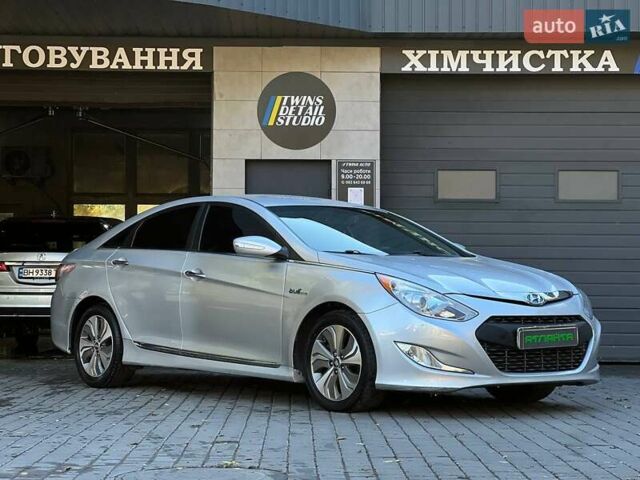 Хендай Соната 2013 в Одессе на Automoto.ua Серый Хендай Соната, объемом двигателя 2.4 л и пробегом 220 тыс. км за 9900 $, фото 4 на Automoto.ua