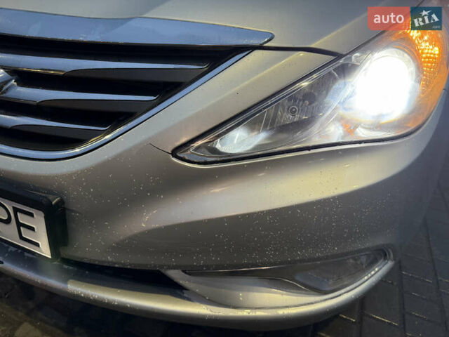 Серый Хендай Соната, объемом двигателя 2 л и пробегом 240 тыс. км за 6000 $, фото 11 на Automoto.ua