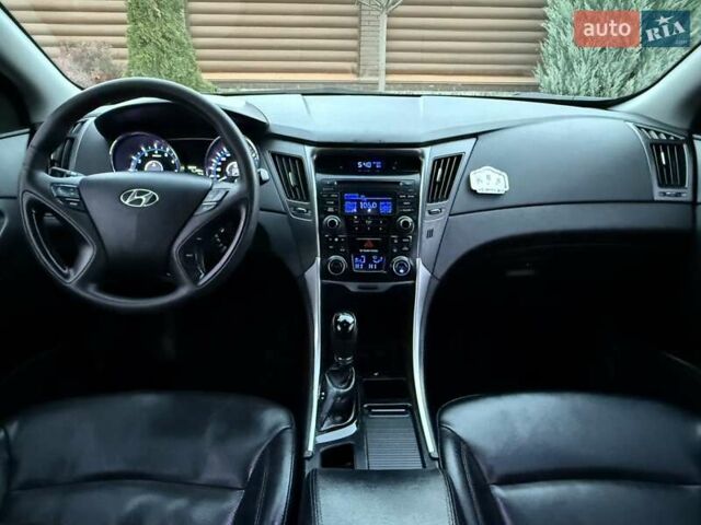Серый Хендай Соната, объемом двигателя 2 л и пробегом 216 тыс. км за 8200 $, фото 60 на Automoto.ua