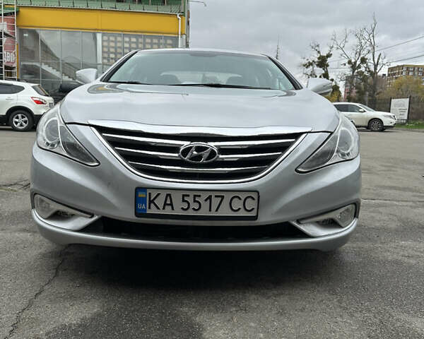 Серый Хендай Соната, объемом двигателя 2 л и пробегом 231 тыс. км за 7300 $, фото 1 на Automoto.ua