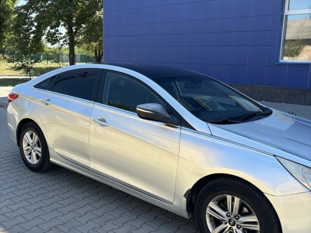 Серый Хендай Соната, объемом двигателя 2 л и пробегом 200 тыс. км за 6999 $, фото 3 на Automoto.ua