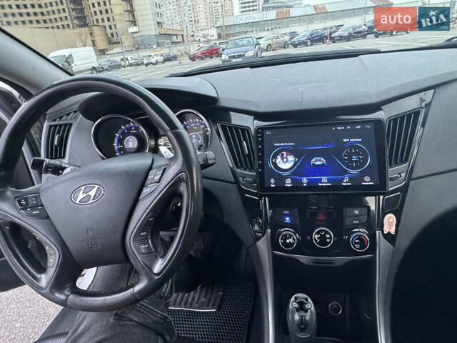 Серый Хендай Соната, объемом двигателя 2 л и пробегом 169 тыс. км за 8000 $, фото 23 на Automoto.ua