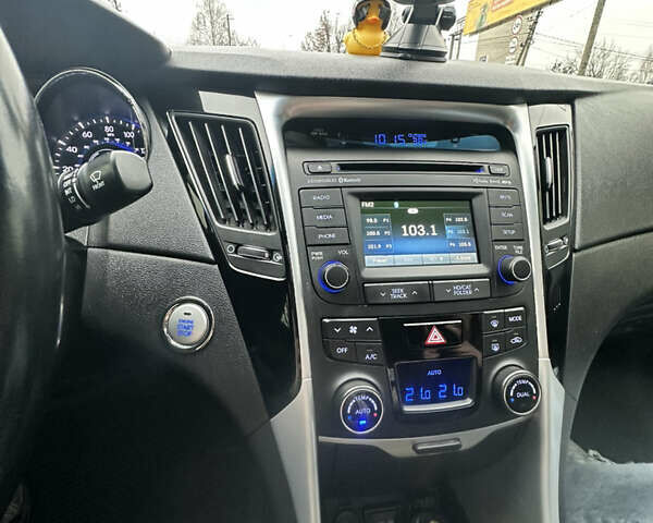 Сірий Хендай Соната, об'ємом двигуна 2.4 л та пробігом 113 тис. км за 10300 $, фото 1 на Automoto.ua