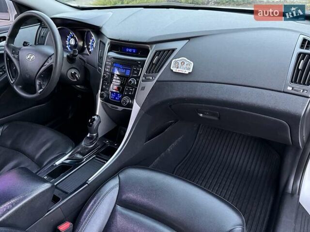 Серый Хендай Соната, объемом двигателя 2 л и пробегом 216 тыс. км за 8200 $, фото 57 на Automoto.ua