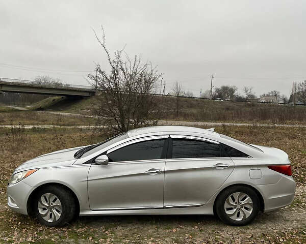 Серый Хендай Соната, объемом двигателя 2.36 л и пробегом 326 тыс. км за 7800 $, фото 17 на Automoto.ua