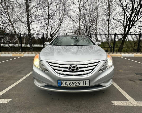 Сірий Хендай Соната, об'ємом двигуна 2.4 л та пробігом 113 тис. км за 10300 $, фото 8 на Automoto.ua