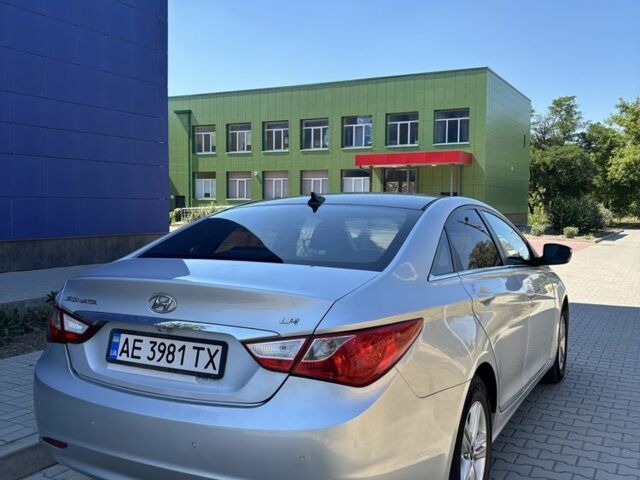 Серый Хендай Соната, объемом двигателя 2 л и пробегом 200 тыс. км за 6999 $, фото 4 на Automoto.ua